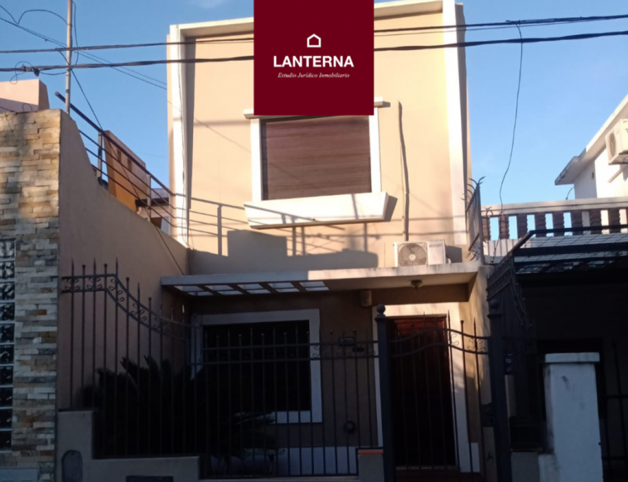 SE VENDE CASA 4 DORMITORIOS ZONA CENTRO