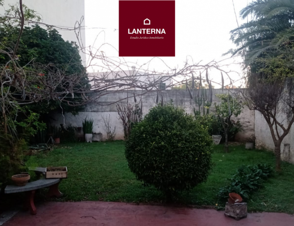 SE VENDE CASA 4 DORMITORIOS ZONA CENTRO