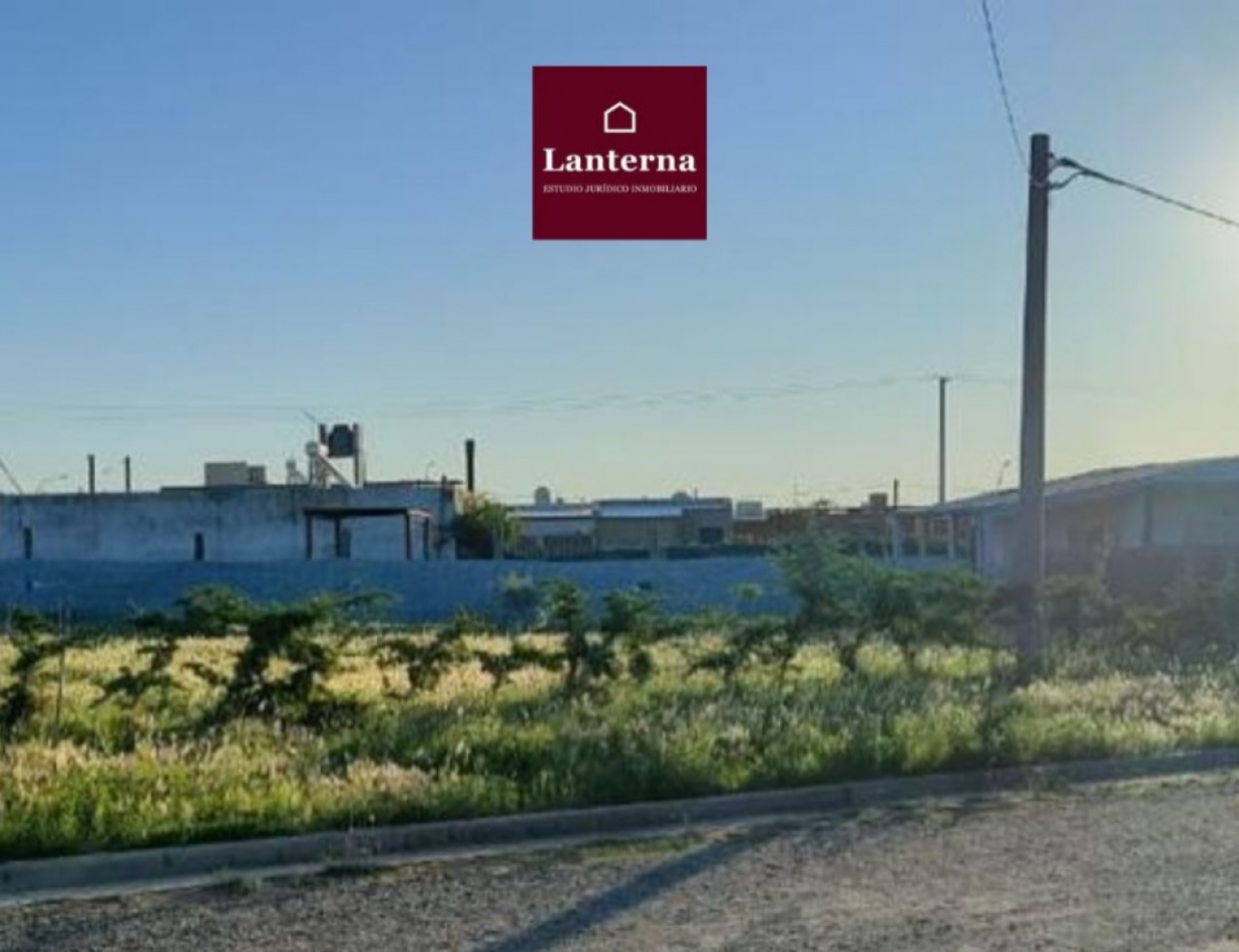 SE VENDE TERRENO EN ESQUINA DE 770M2 EN OASIS III
