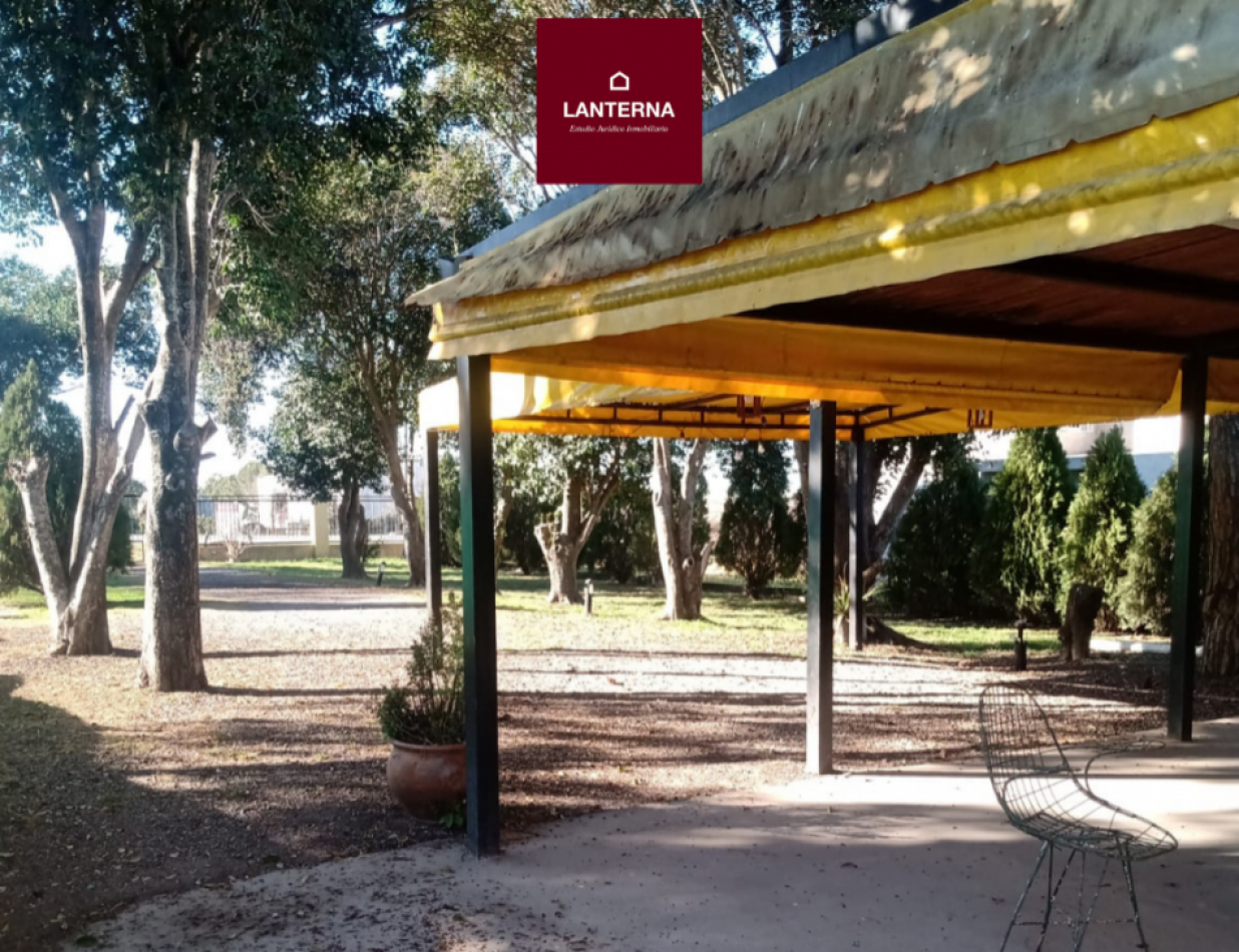 SE VENDE CASA QUINTA CON SALON